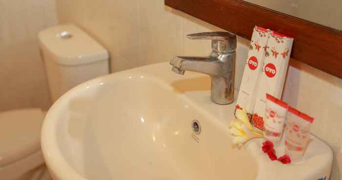 In-room Bathroom Capital O 93842 Jowo Segoro Resort