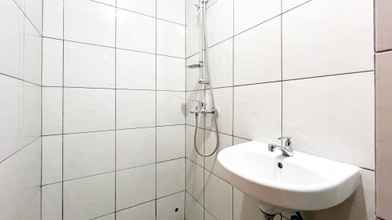 In-room Bathroom 4 Best Price Studio (No Kitchen) Apartment at Bandaraya - Tallasa City Makassar By Travelio
