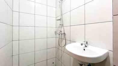 Toilet Kamar 4 Best Choice Studio (No Kitchen) Apartment at Bandaraya - Tallasa City Makassar By Travelio