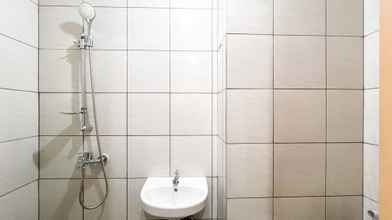 Toilet Kamar 4 Cozy Designed Studio (No Kitchen) Apartment Bandaraya - Tallasa City Makassar By Travelio