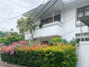 Exterior 4 Cozy Homestay Syariah Mitra RedDoorz Bandung