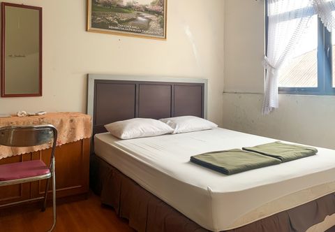 Bedroom Cozy Homestay Syariah Mitra RedDoorz Bandung