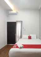 BEDROOM RedDoorz near Graha Saba Buana 2