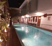 Swimming Pool 5 Emaki Homestay and Coffee 