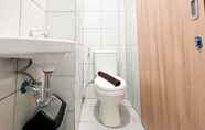 In-room Bathroom 4 Modern Look Studio (No Kitchen) Apartment at Bandaraya - Tallasa City Makassar By Travelio