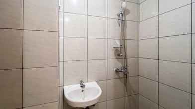 Toilet Kamar 4 Cozy Living Studio (No Kitchen) Bandaraya - Tallasa City Makassar Apartment By Travelio