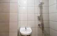 Toilet Kamar 4 Comfy Stay Studio at Apartment Bandaraya - Tallasa City Makassar By Travelio
