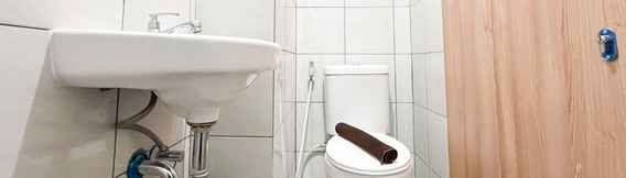 In-room Bathroom 4 Best Choice Studio (No Kitchen) Apartment Bandaraya - Tallasa City Makassar By Travelio