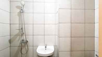 In-room Bathroom 4 Best Deal Studio (No Kitchen) Apartment at Bandaraya - Tallasa City Makassar By Travelio