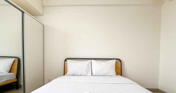 Bedroom Cozy Stay and Simply 1BR (No Kitchen) at Bandaraya - Tallasa City Makassar Apartment By Travelio