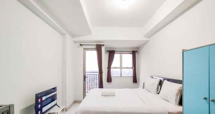 Bedroom Scenic Studio Room Apartment at Mekarwangi Square Cibaduyut By Travelio