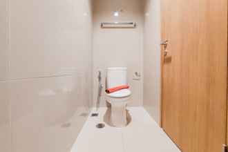 In-room Bathroom 4 Cozy Studio High Floor Apartment at Tree Park City Cikokol By Travelio