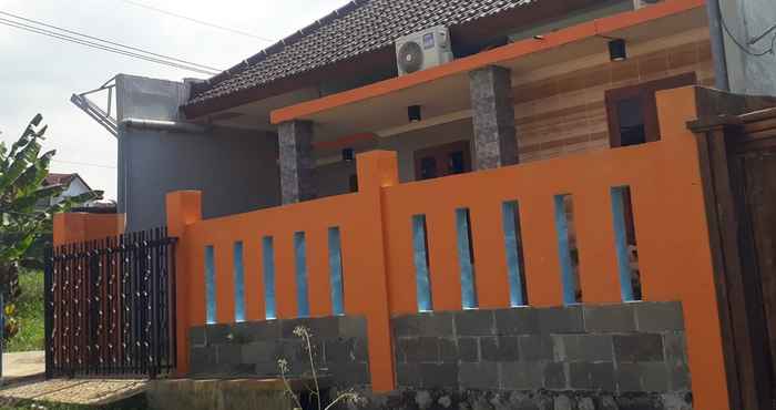 Lobi Graha Dewata Home by Dadistay