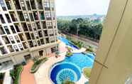 Kolam Renang 6 Modern Look Studio Apartment at Transpark Cibubur By Travelio