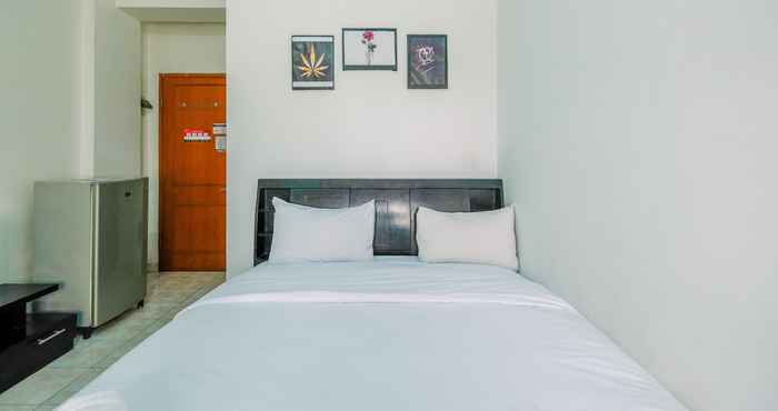 Kamar Tidur Cozy Living Studio at Margonda Residence 1 Apartment By Travelio