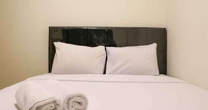Kamar Tidur Simply and Comfy 2BR at Meikarta Apartment By Travelio