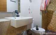 Toilet Kamar 4 Best View 1BR at Aryaduta Residence Surabaya Apartment By Travelio