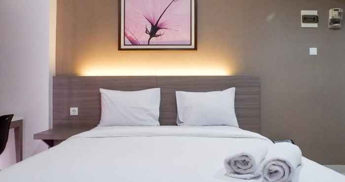 Kamar Tidur Best View and Modern Studio Apartment at Taman Melati Surabaya By Travelio