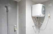 Toilet Kamar 3 Best View and Modern Studio Apartment at Taman Melati Surabaya By Travelio