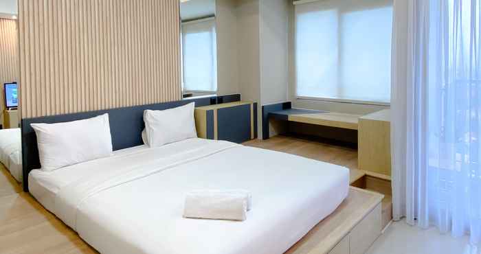 Bedroom Modern Look Studio Apartment at Gateway Park LRT City Bekasi By Travelio