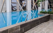 Swimming Pool 7 Modern and Homey 1BR at Paddington Heights Apartment By Travelio