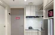 Ruang untuk Umum 5 Restful and Modern Look 2BR Vasanta Innopark Apartment By Travelio