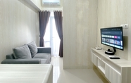 พื้นที่สาธารณะ 3 Restful and Modern Look 2BR Vasanta Innopark Apartment By Travelio