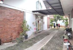 Exterior 6 RedDoorz near Exit Tol Krapyak Semarang 3