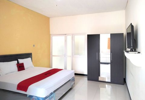 Bedroom RedDoorz near Exit Tol Krapyak Semarang 3