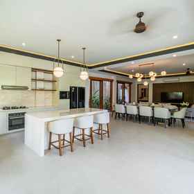 Restaurant 1 Villa Reillo , Aga Solas - Bumbak Hotels