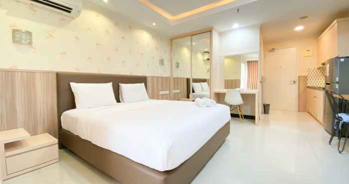 Bedroom Comfort Stay and Homey Studio Sentraland Semarang Apartment By Travelio