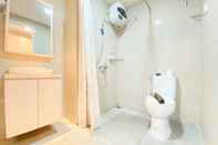 Phòng tắm bên trong Comfort Stay and Homey Studio Sentraland Semarang Apartment By Travelio