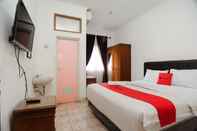 Bedroom RedDoorz syariah near AEON Mall Tanjung Barat