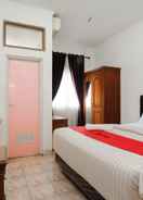 BEDROOM RedDoorz syariah near AEON Mall Tanjung Barat