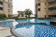 Swimming Pool Spacious and Modern Studio Marina Ancol Apartment By Travelio