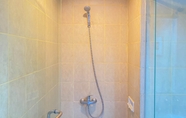 In-room Bathroom 4 Spacious and Modern Studio Marina Ancol Apartment By Travelio