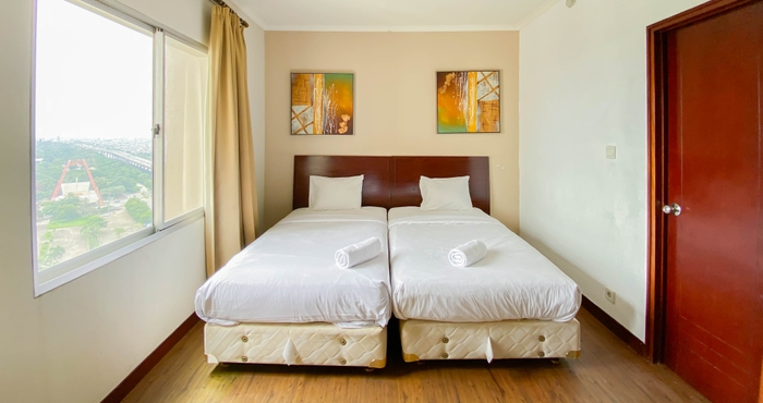 Kamar Tidur Spacious and Modern Studio Marina Ancol Apartment By Travelio