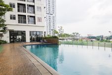泳池 Comfort and Good Deal Stay Studio Serpong Greenview Apartment By Travelio