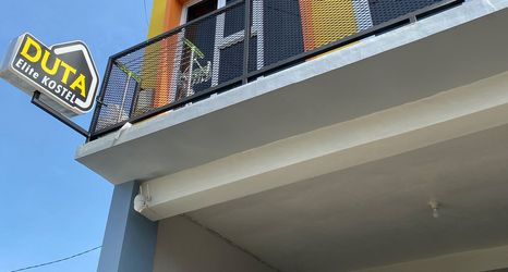 外観 2 Duta Elite Kostel Syariah near RSUD Caruban Redpartner