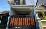 Exterior 6 Duta Elite Kostel Syariah near RSUD Caruban Mitra RedDoorz