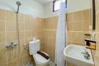 In-room Bathroom Cozy Living Studio Apartment at Kebagusan City By Travelio