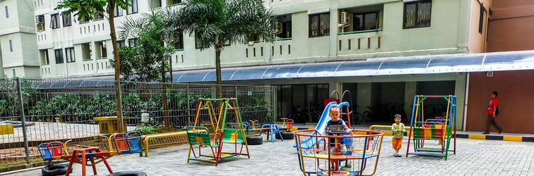 Lobby Cozy Living Studio Apartment at Kebagusan City By Travelio