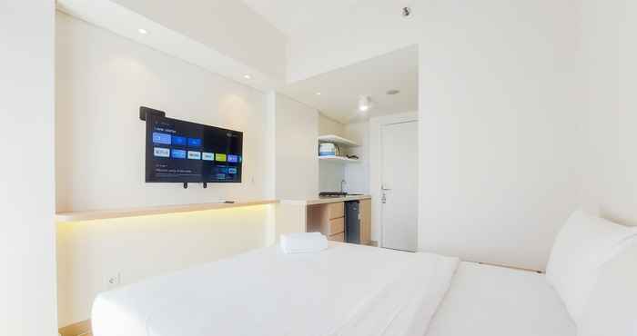 Kamar Tidur Homey and Simply Studio at Poris 88 Apartment By Travelio