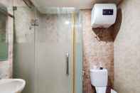 In-room Bathroom Serene 2BR Apartment at Galeri Ciumbuleuit 1 By Travelio