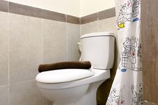 In-room Bathroom Comfortable Living 2BR Apartment at Meikarta By Travelio