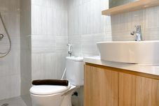 In-room Bathroom Restful and Best Deal 1BR Vasanta Innopark Apartment By Travelio