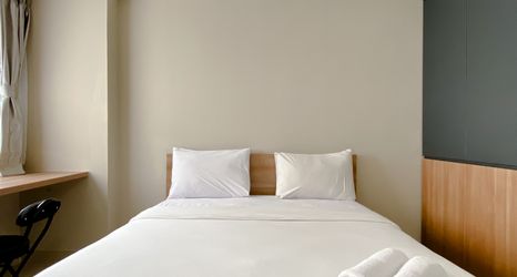 Bilik Tidur 2 Cozy and Good Choice Studio LRT City Jatibening Apartment By Travelio