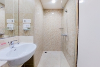 In-room Bathroom Simply Look Studio Great Western Apartment By Travelio