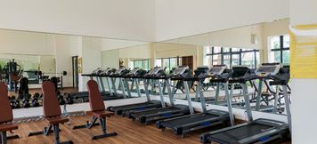 健身中心 5 Strategic Studio Sky House BSD Apartment near AEON Mall By Travelio