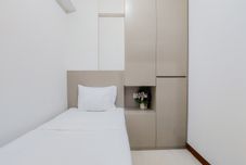 Bedroom Modern and Homey 2BR at Loftvilles City Apartment By Travelio